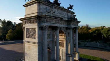 Hava Aracı - Barış Kemeri 'nin manzarası Milano İtalya