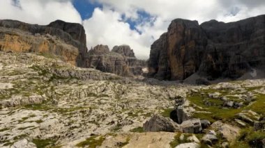  Dolomitlerdeki Fantastik Yaz Manzarası - 5K
