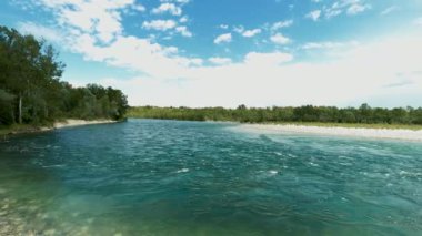 Nehirdeki Yaz Manzarası - 6K