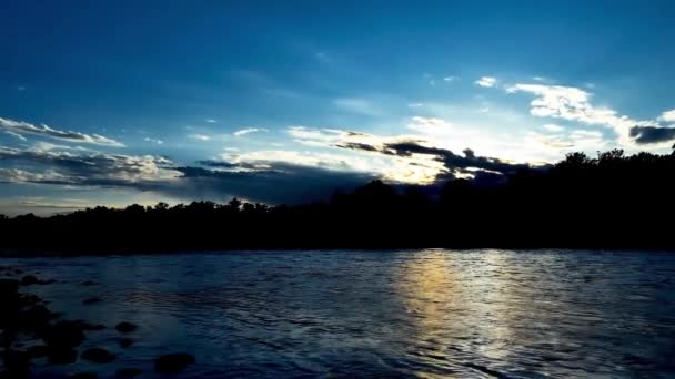 Drohne Aus Der Luft Sommerlandschaft Bei Sonnenuntergang Fluss — Stockvideo