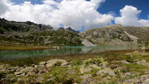 Αλπικό Τοπίο Στη Λίμνη Cornisello — Αρχείο Βίντεο