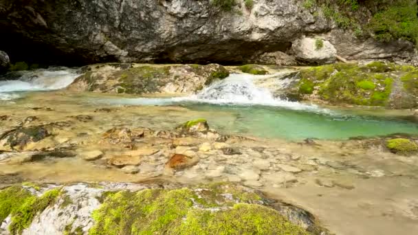Paysage Alpin Dans Les Dolomites Avec Eau Turquoise Mousse — Video