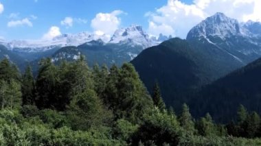 : Hava Aracı - İtalyan Dolomitlerinin Güzel Manzarası