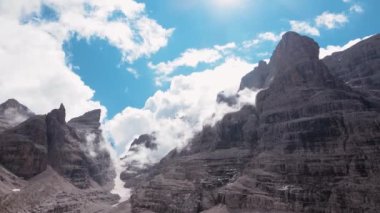  Hava Aracı - Dolomitlerde Manzara - Tuckett İtalya