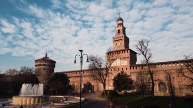 Hava Aracı - Milano 'daki Castello Sforzesco' nun manzarası