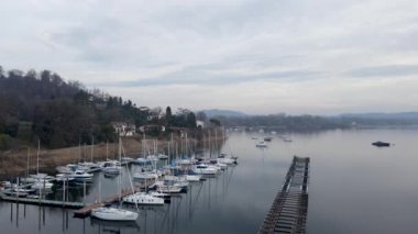 Hava Aracı - Monvalle Limanı Panoraması - Maggiore Gölü İtalya