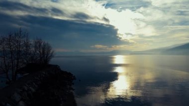 Hava Aracı - Monvalle İtalya rıhtımındaki Sunset 'te Kış Manzarası