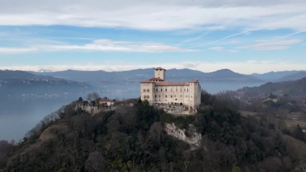 空中ドローン ロッカ アンジェラの冬の風景イタリア — ストック動画