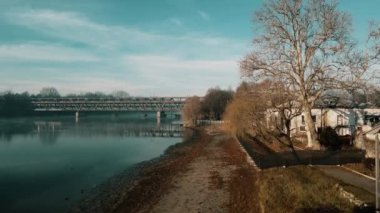 Hava Aracı - Maggiore Gölü üzerindeki kış manzarası