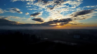 Hava Aracı - Ormanda Günbatımında Rahatlatıcı Manzara