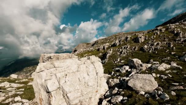 Spektakularny Alpejski Krajobraz Dolomitów Skałami Chmurami — Wideo stockowe