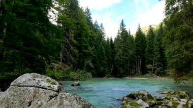 Alplerdeki yaz manzarası - 5K