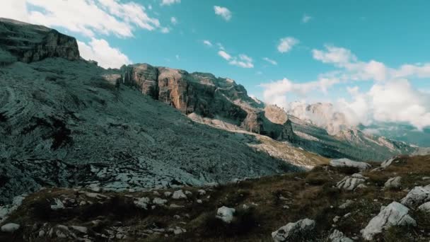 Alpenlandschap Met Rotsen Wolken — Stockvideo