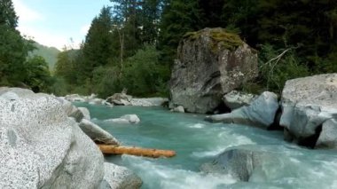 İtalyan Dolomitleri üzerine yaz manzarası - 5K