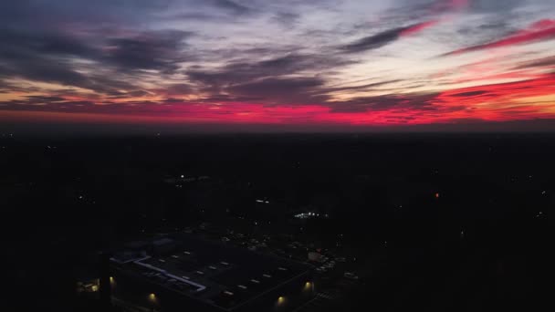 Letecký Letoun Velkolepá Krajina Při Západu Slunce Nad Městem — Stock video