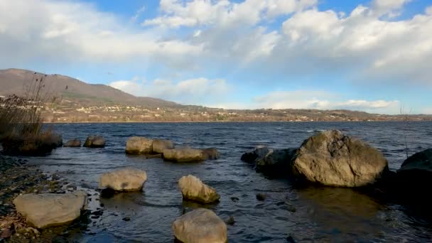 Τοπίο Σύννεφα Στη Λίμνη Varese — Αρχείο Βίντεο