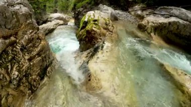 Dolomitler 'de Akıntı ve Kanyon' la manzara - 5k