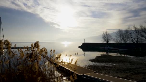 Drone Aérien Paysage Relaxant Coucher Soleil Sur Lac — Video