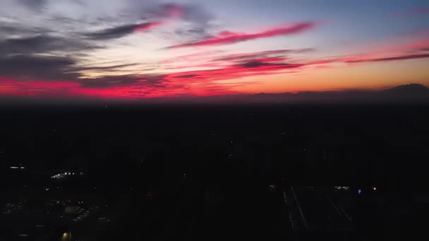 Luchtdrone Landschap Bij Zonsondergang Boven Stad — Stockvideo