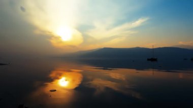 Sunset on the Lake 'de rahatla ve meditasyon yap - 5K