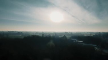 Hava Aracı - Şafakta Manzara Şehirde Sis Var.