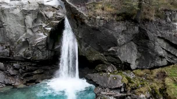 Flygdrönare Alpint Vattenfall Casina Muta Dolomiterna — Stockvideo