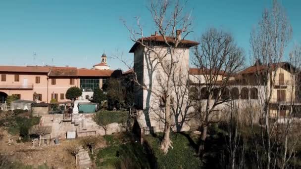 Воздушный Дрон Полдень Над Городом Горла Маджоре Италии — стоковое видео
