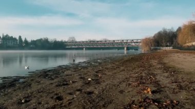 Hava Aracı - Maggiore Gölü üzerindeki kış manzarası