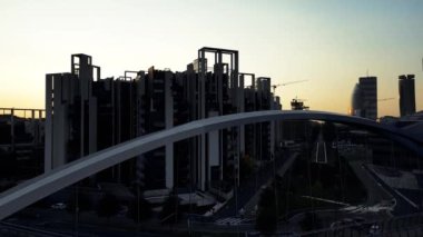  Hava Aracı - Metropolitan Şehri Milan 'da şafak vakti manzara