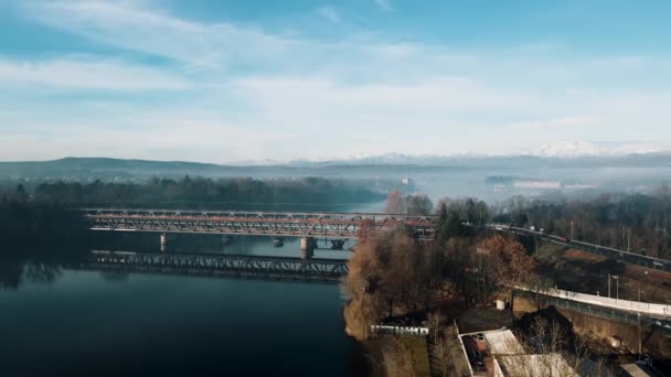 空中ドローン イタリアの湖の魅惑的な風景 — ストック動画