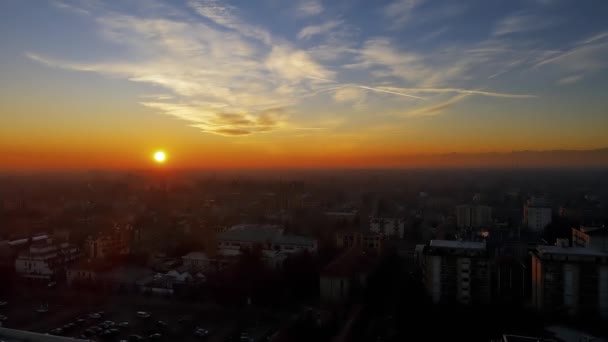 Drone Aéreo Paisagem Sobre Cidade Madrugada Com Nevoeiro — Vídeo de Stock