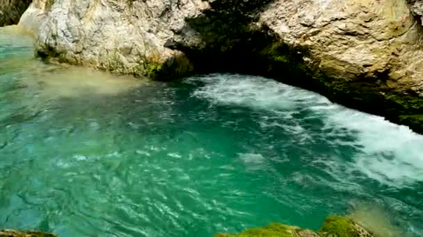 Paisagem Alpina Espetacular Nas Dolomitas Com Córrego Água Verde — Vídeo de Stock