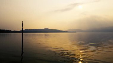 Hava Aracı - Maggiore Gölü üzerindeki Sunset Manzarası - Ispra İtalya