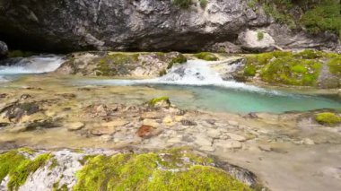 Dolomitlerde Akıntı ve Yosun ile manzara - 5K
