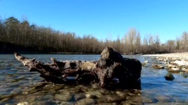  Nehirdeki Kış Manzarası - 5K