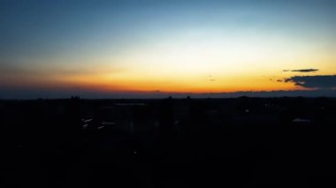 Hava Aracı - Şehirdeki Günbatımında Manzara