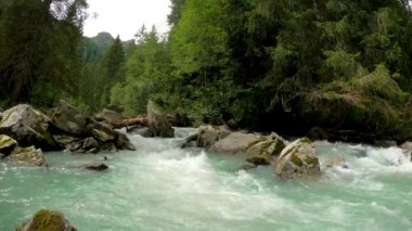 Dolomit manzaralı akarsu - 5K