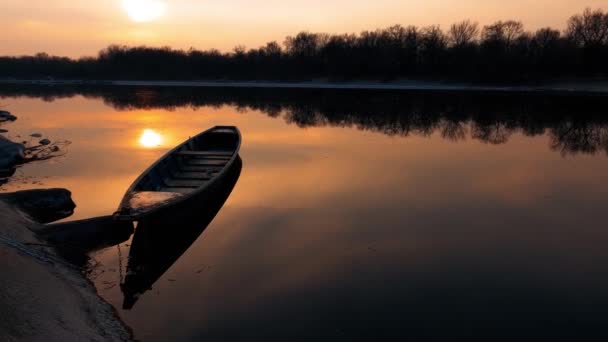 Fantastyczny Wiosenny Zachód Słońca Nad Rzeką — Wideo stockowe