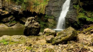 Kuzey Avrupa Şelalesi manzarası - 5K