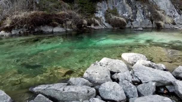 Drone Aéreo Paisaje Lago Alpino Con Agua Turquesa — Vídeo de stock