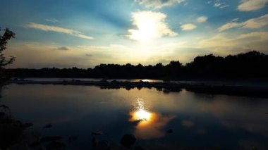 Nehirde Günbatımında Hareket Süreleri