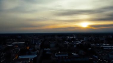 Hava Aracı - Şehrin Üzerinde Gün Batımında Manzara