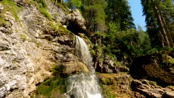 Valesinella滝のアルパイン風景 — ストック動画
