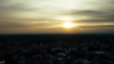 Hava Aracı - Şehrin Üzerinde Gün Batımında Manzara