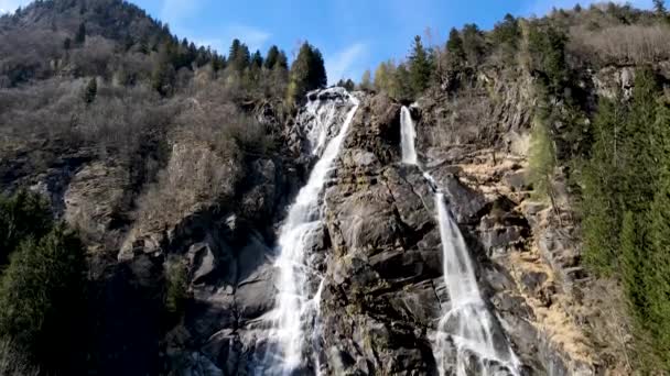 Drone Aereo Paesaggi Italiani Sulle Cascate Delle Dolomiti — Video Stock