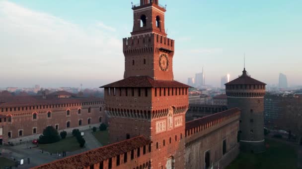 空中ドローン ミラノのスフォルツァ城の風景 — ストック動画
