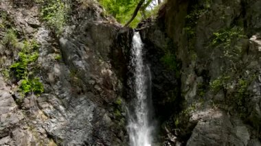 Hava Aracı - Persegh Şelalesi 'nde Bahar Manzarası