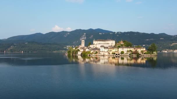 Aerial Drone Spectacular Morning Landscape Island San Giulio Lake Orta — стоковое видео