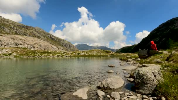 Man Relaxing Lake Dolomites — Stockvideo