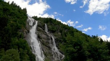  Nardis Şelaleleri 'ndeki Alp Manzarası - 5K